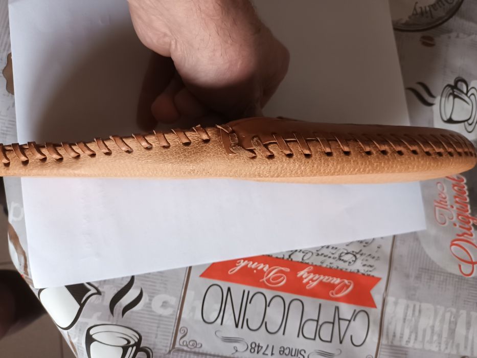Saboti piele naturala lucrat manual.