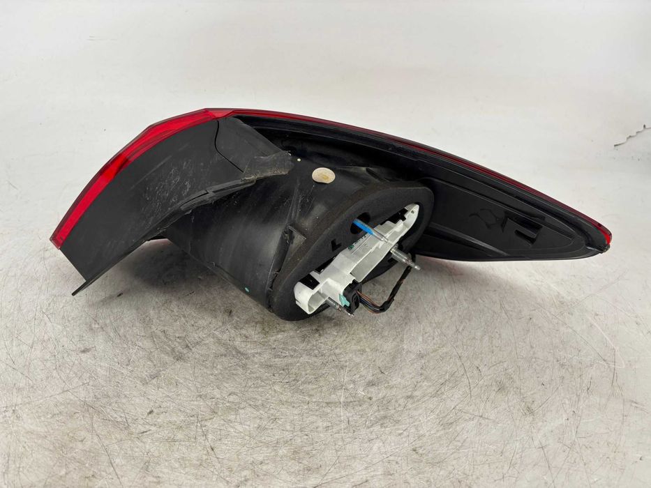 Stop stanga Volkswagen Passat Cc an 2009