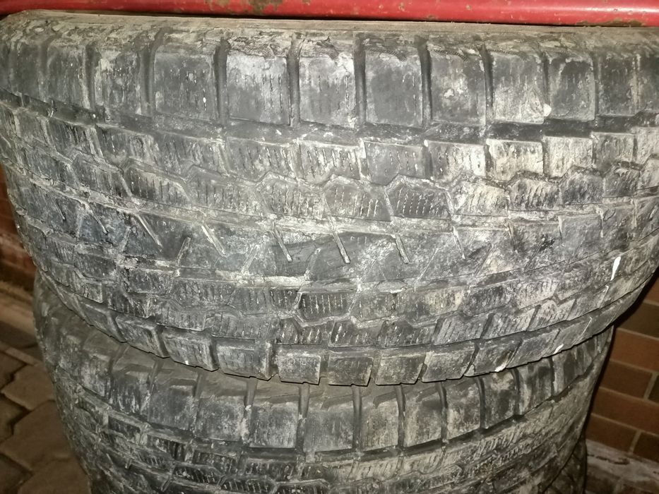 Продам автошины бу Yаkahama  265/65 R17