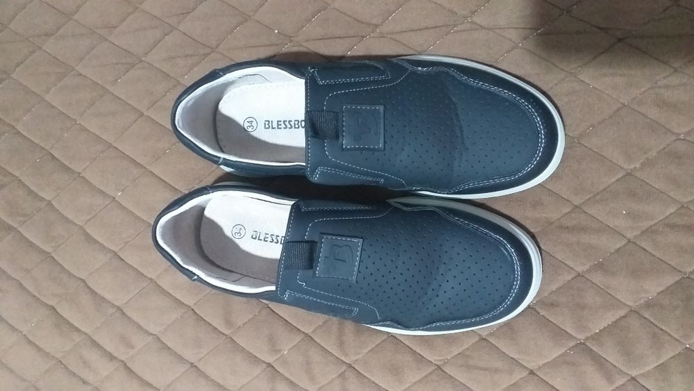 Продам туфли школьные