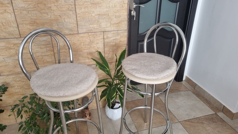 Vând scaune bar/bucătarie nefolosite