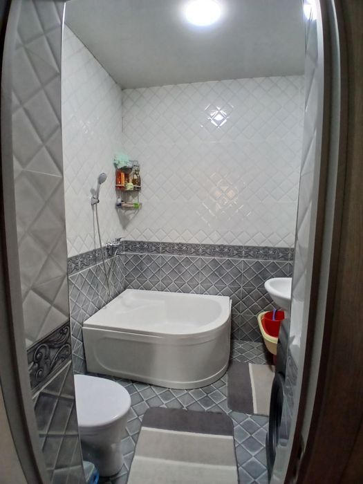 Hovli uy joy Sotiladi. Yangi toshmiy poʻstidan 5 km 5 xona uy