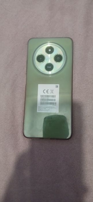 Telefon yap yangi magazindan olingandek turibdi ishlatilmagan