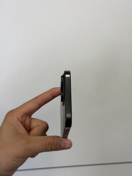 Продавам iPhone 16 PRO MAX