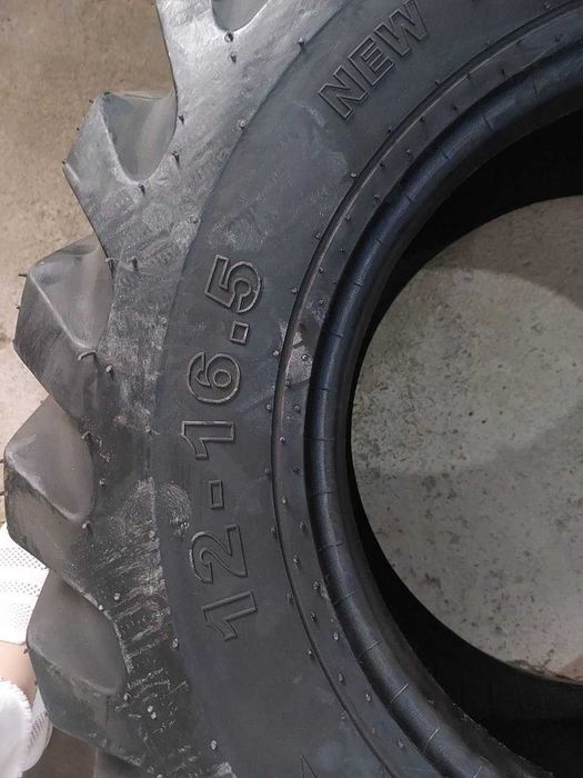 шины для спец техники 12-16.5 Roadbuster