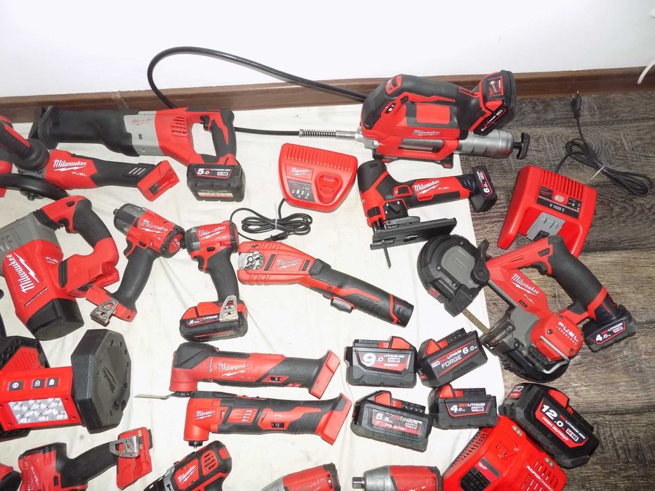 Scule Milwaukee 18V  si 12V , fierastrau M 12 FBS 64 , M 12 FJS