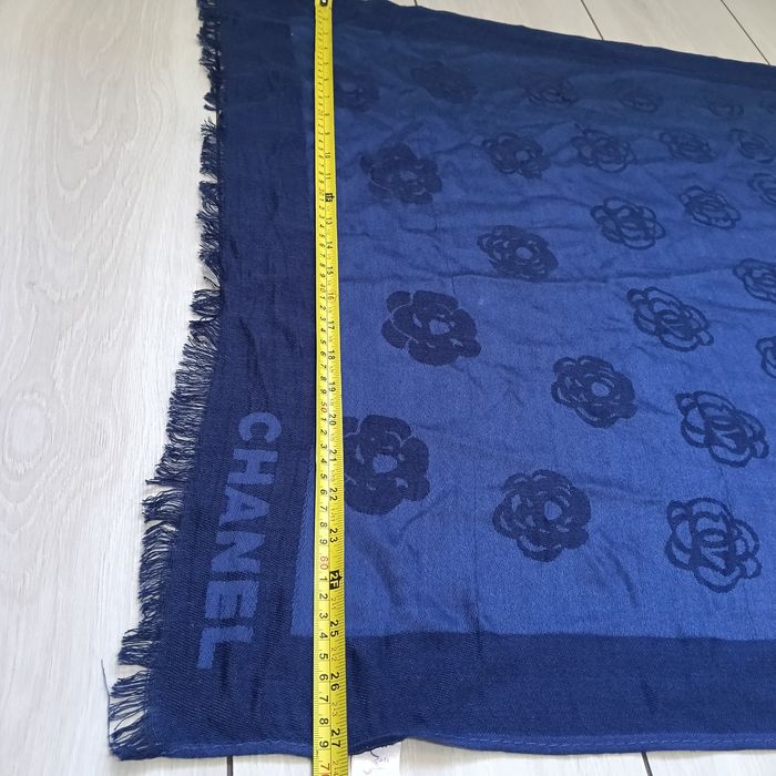 Eșarfă / Șal bleumarin inspirație Chanel cu motive florale și logo CC