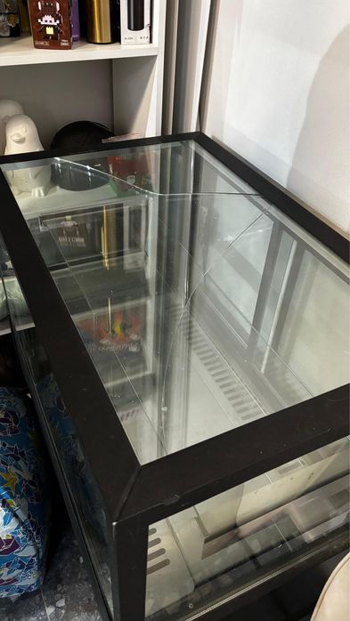 Витринный холодильник