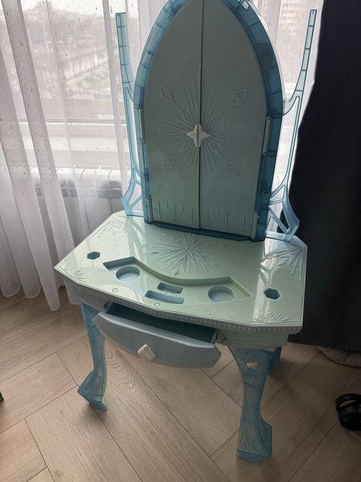 Музикална тоалетка на Анна и Елза