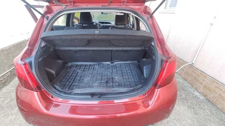 Продавам Toyota Yaris SwissTrend + Газова уредба
