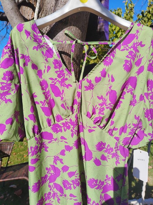 Рокля xs чисто нова