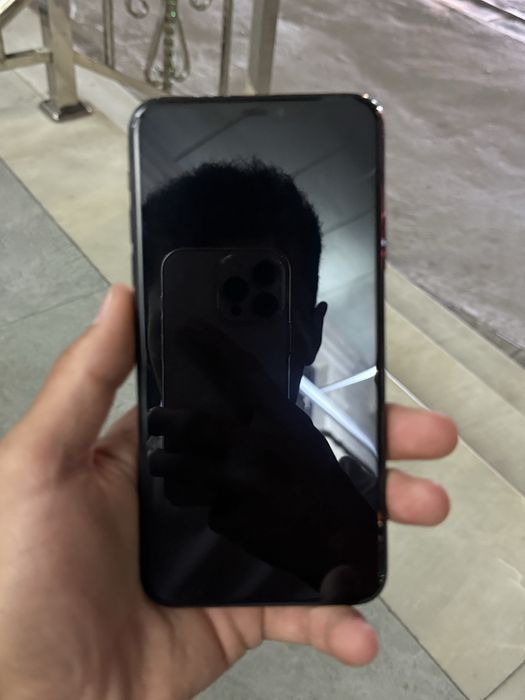 Iphone 11 pro max sotiladi