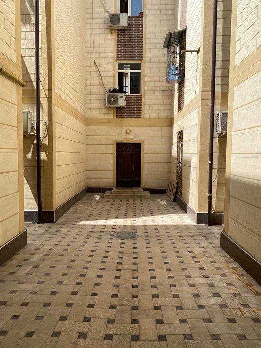 Продается Своя квартира в новостройке напротив машина базар Сергели