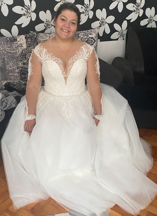 Vand rochita de mireasa.