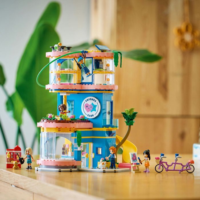 Конструктор LEGO Friends - Къща на клуба на приятелите в Хартлейк Сити (42689)
