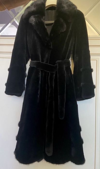 НОВАЯ  шуба из меха бобра с воротником и вставками из норки
