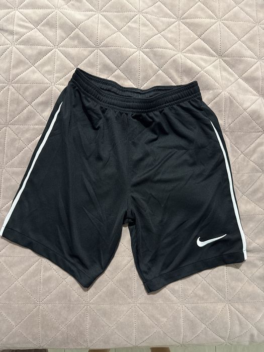 Тениска и къси гащи на Nike с подарък