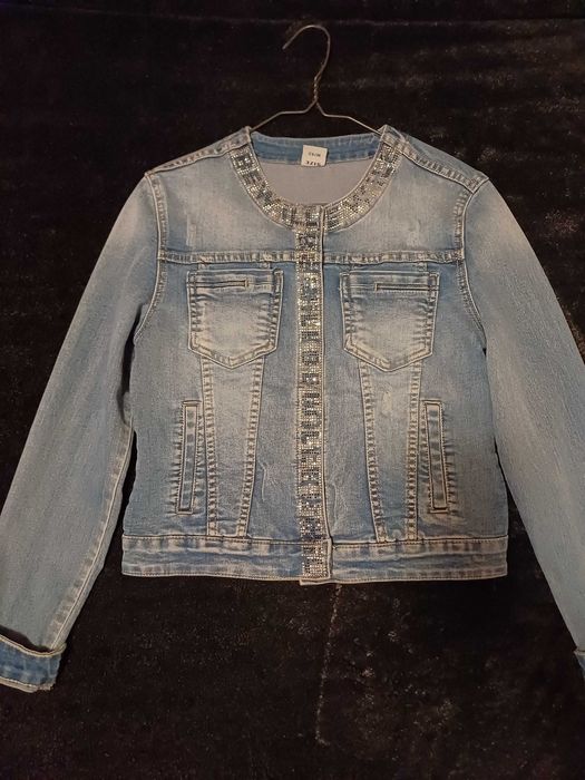 Дамско дънково яке с камъчета