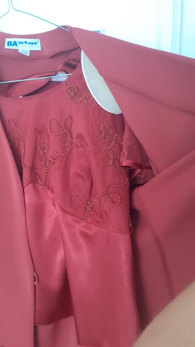 Costum eleganta rosu