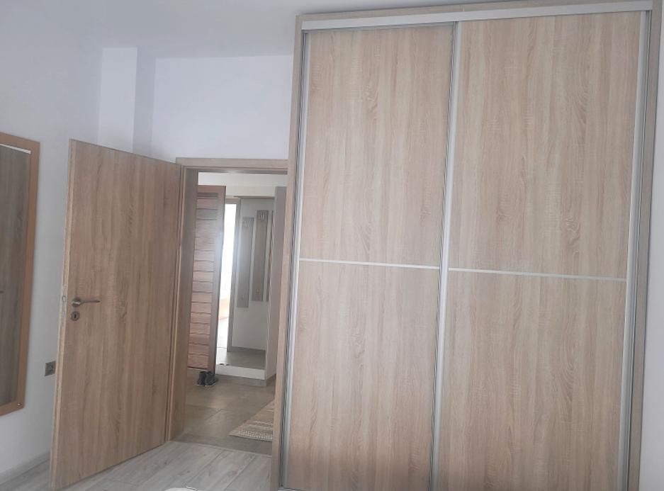 Дава се под наем Тристаен апартамент в София, Център - 75 кв.м за 700 € - Снимка #3