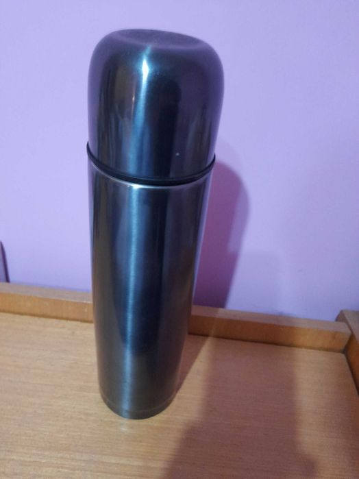 Термос, вместимост 1 л, метален.