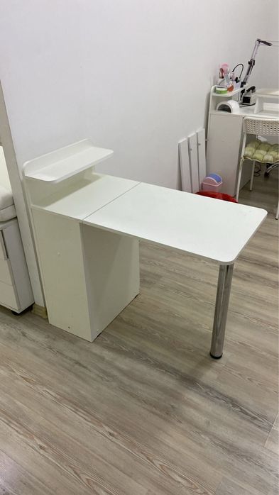 Продам столик и полочки