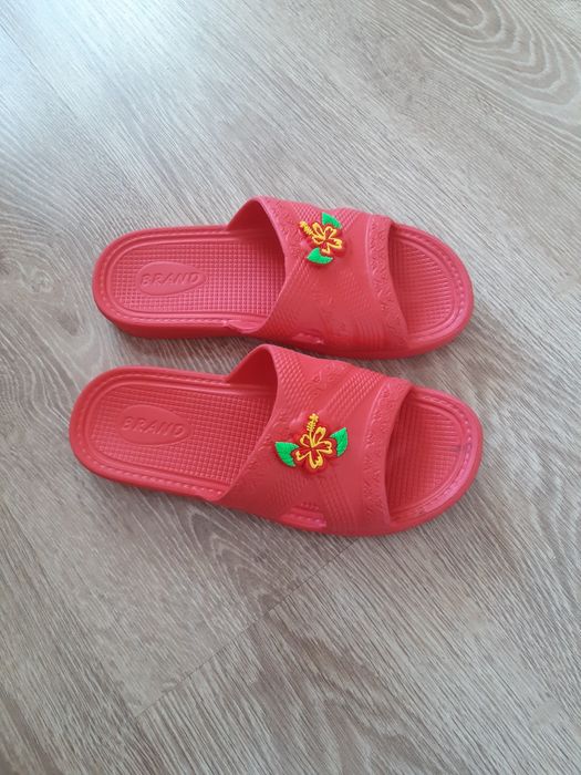 Сланцы женские домашние