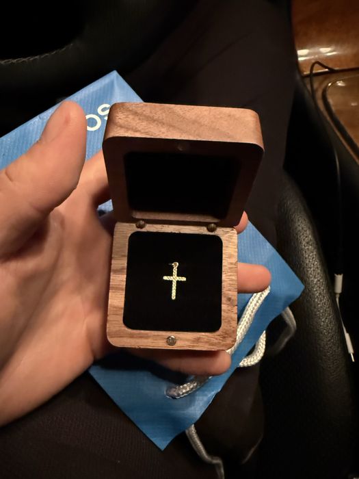 Продам золотой крестик