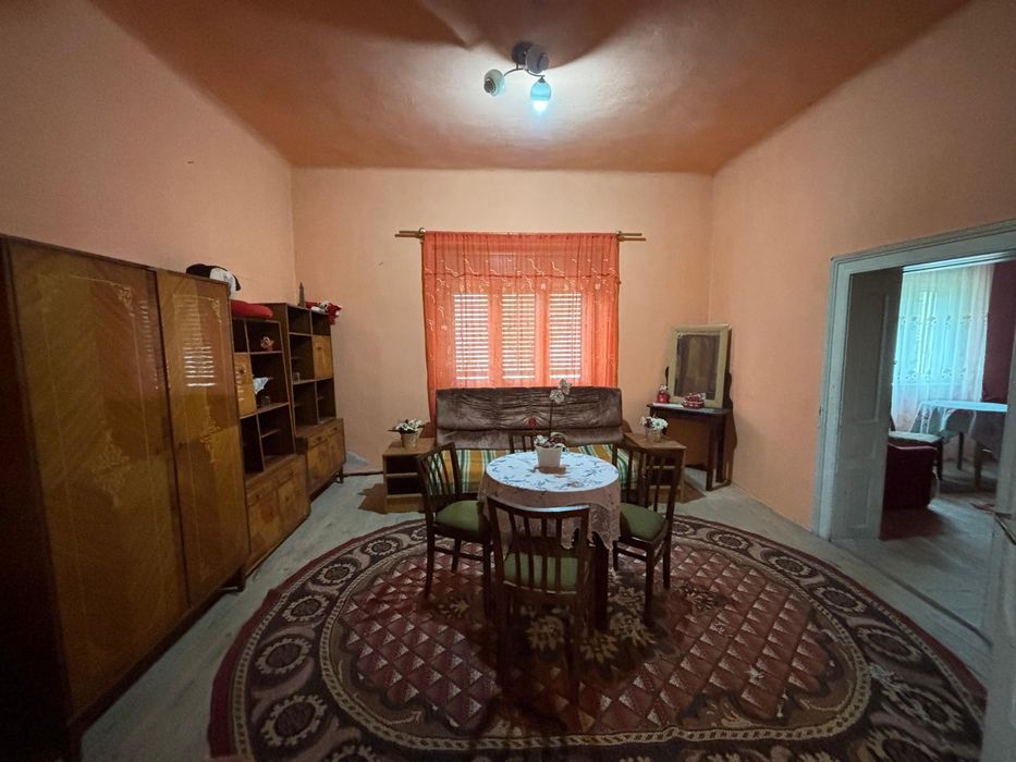 Casă de vânzare ultracentral Salonta, front stradal 27 ml