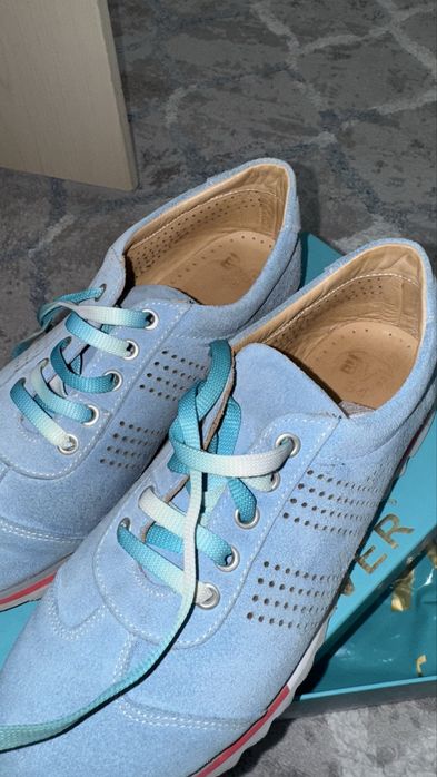 Кроссовки от бренда Baver