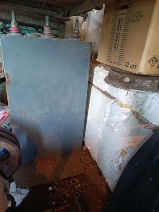 Конденсатор, трансформатор большой