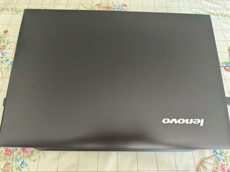 Ноутбук Lenovo с подставкой