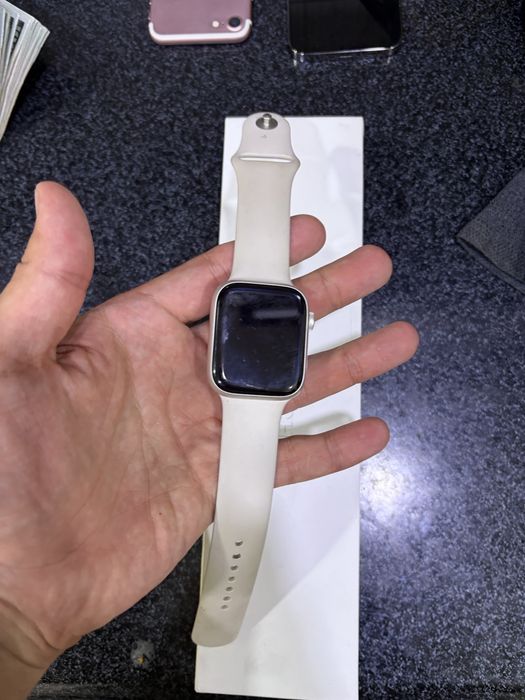 Apple vatch 8.45 holati ideal oq rang karopka dak kamplekt