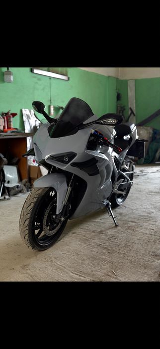 Электромотоцикл в стиле ducatti