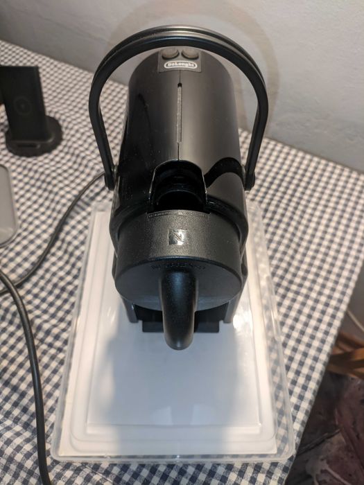 Nespresso deLonghi кафе машина