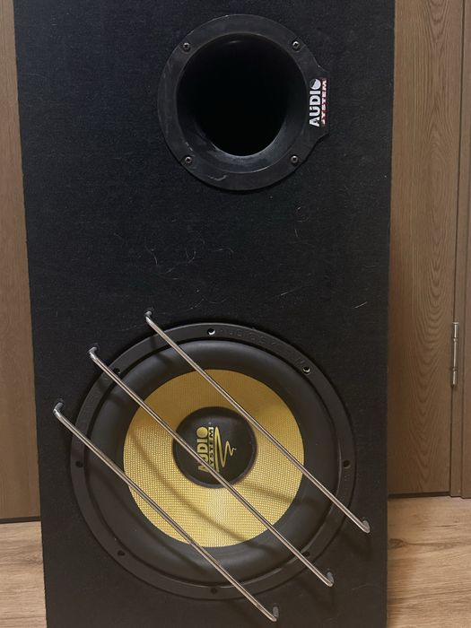 Vand subwoofer auto