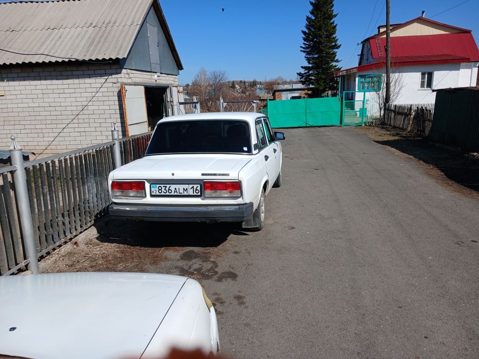 Автомобиль ваз 2107