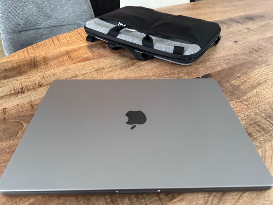 Macbook Apple 16' 16 Gb Space grey 512 SSD