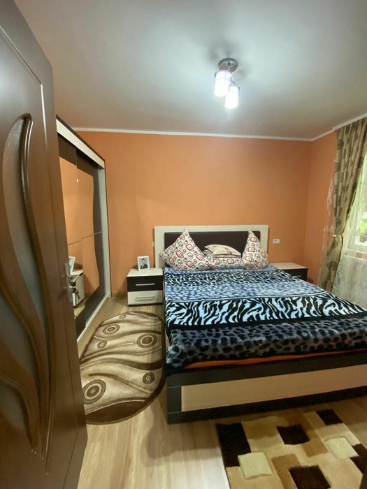 Dau în chirie apartament