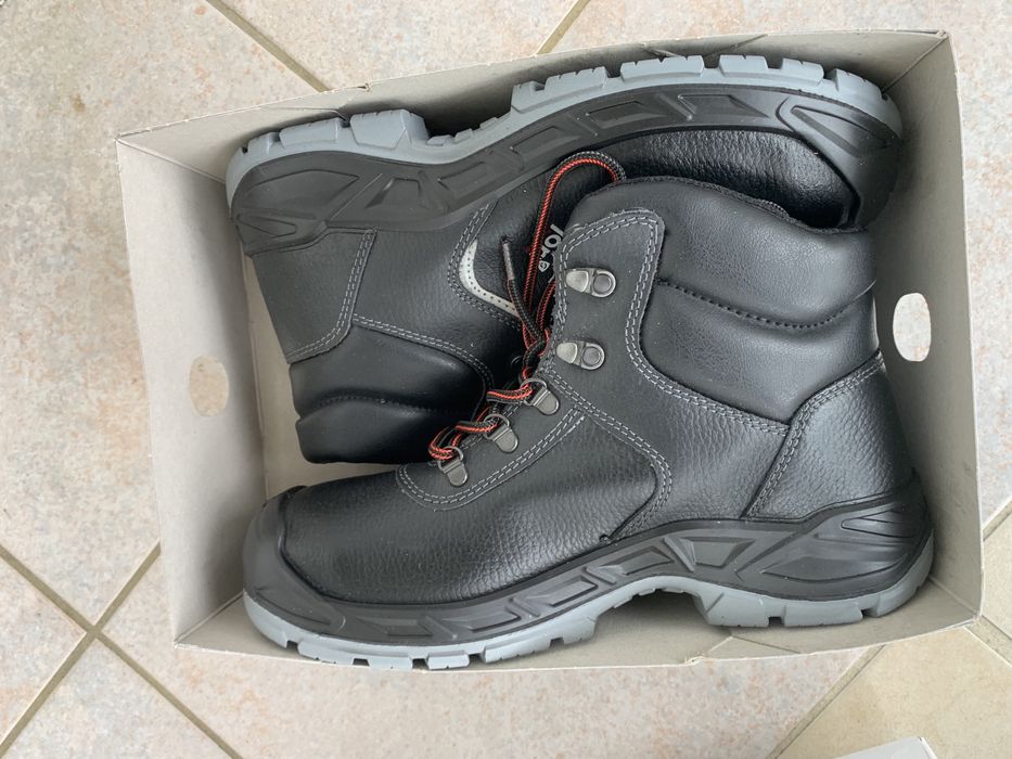 Ghete bocanci de lucru cu värf metalic Nr 41-44