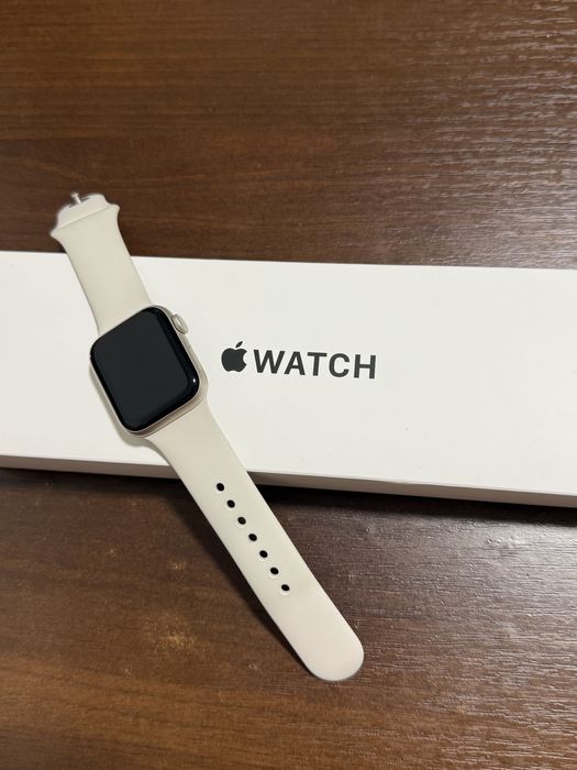 Apple watch SE 2024 40mm Starlight Aluminium GPS