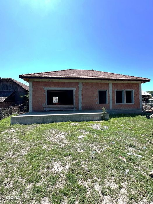 Doua case la rosu de vanzare | Nires nr. 344, comuna Mica | La doar 10