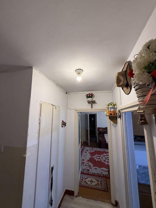 Vând apartamnet 2 camere in Petroșani situat pe St.Viitorul