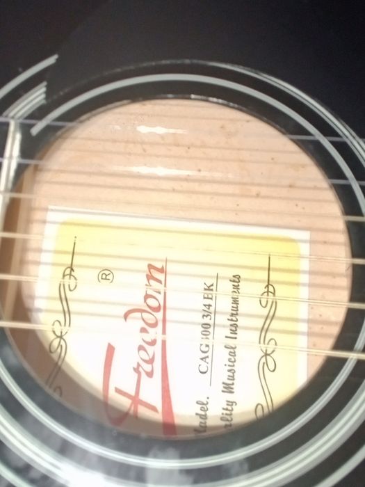 Гитара в хорошом состояние