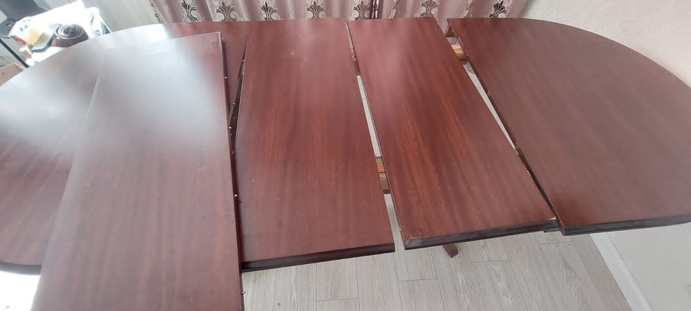 Стол для гостиной