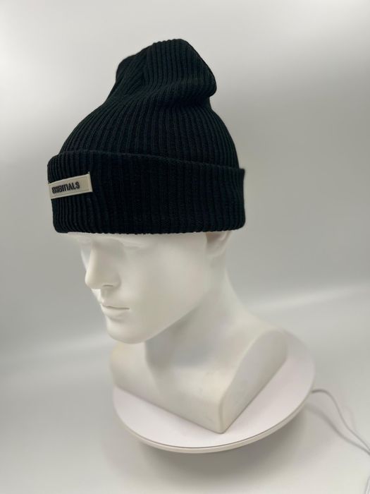 Шапки новые есеншл