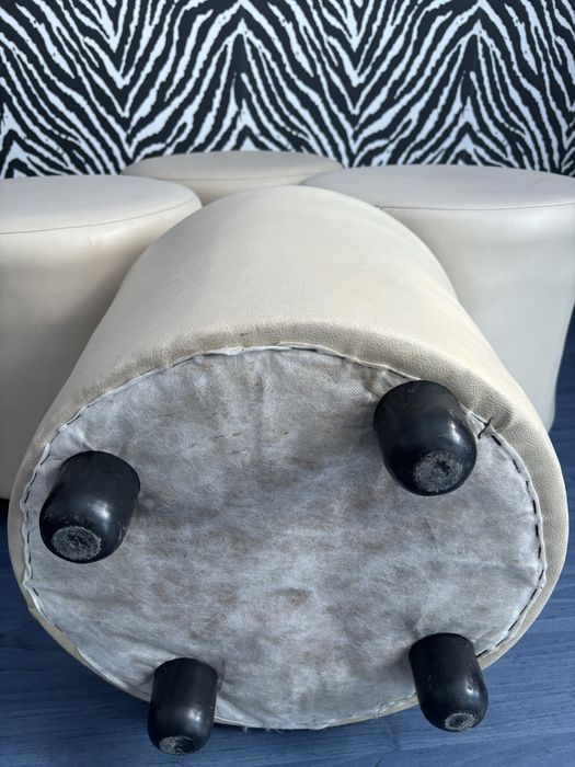 Разтегателен диван + 4 табуретки