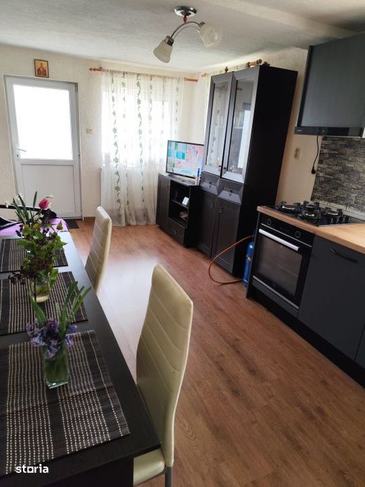 Casa renovata complet, 1800 mp teren, zona linistita in Cornita