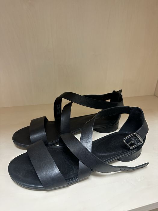 Продам босоножки