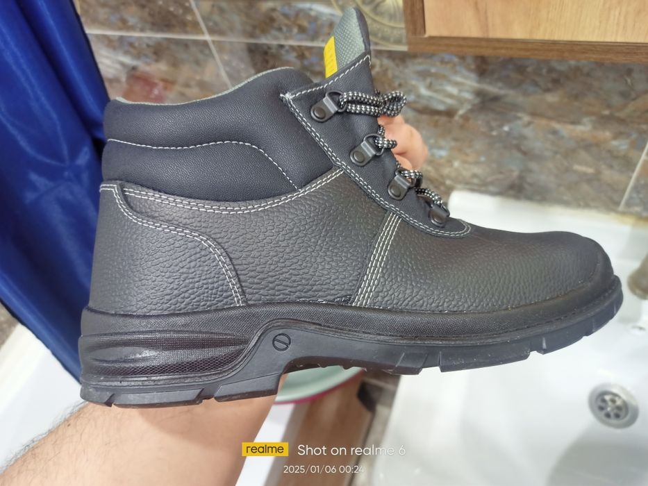 Продам ботинки зимние